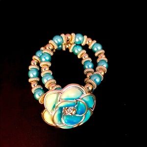 Double crossed flower beaded charm bracelet